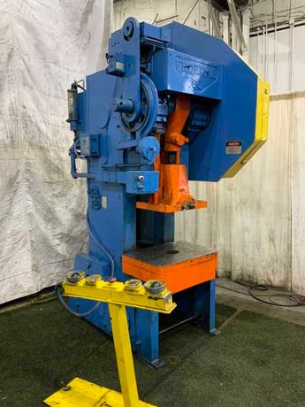 60 Ton, Federal #60, OBI flywheel press, 6" stroke, 15" Shut Height, 90 SPM, 7.5 HP, air clutch & brake, 1981 - Image 1