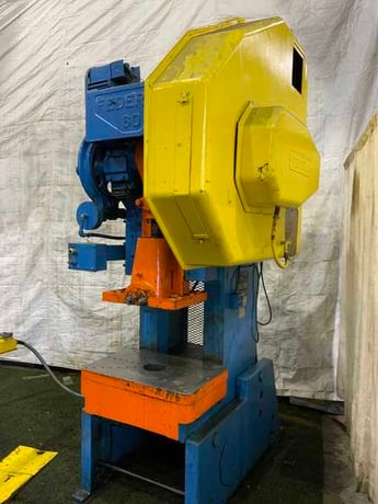 60 Ton, Federal #60, OBI flywheel press, 6" stroke, 15" Shut Height, 90 SPM, 7.5 HP, air clutch & brake, 1981 - Image 3