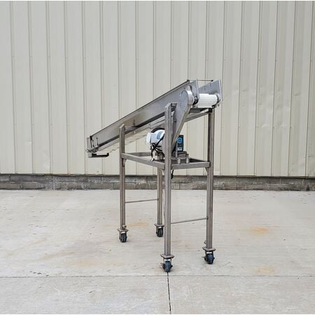 8" wide x 9' long, Intralox Stainless Steel inclined belt conveyor, flush grid nub top, 1" cleats, 15° - Image 3