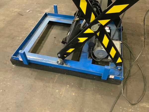 3300 lb. Global Industrial #HW154848-HF, 48" x 48" hydraulic scissor lift table, 40" lift height, 1.5 HP, 2022 - Image 4
