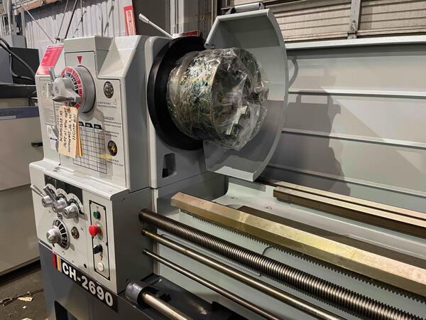 35.1" x 90" Sunmaster #CH-2690, Engine Lathe, 4" spindle bore, 15 HP, 1200 RPM, 2025 - Image 5