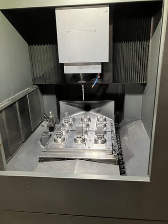 YJSMT #SPE-7, CNC Vertical Machining Center, 25" x 31" table, 23" X, 27.5" Y, 12" Z, 32 HP, 12,000 RPM, 30 - Image 2