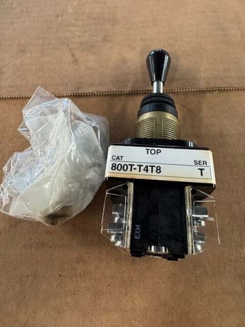 Allen-Bradley Toggle Switch 800T-T4T8AAXX - Image 2
