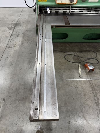 1/4" x 12' Accurshear #625012, hydraulic power squaring shear, 36" back gauge, 19 hold downs, 1992 - Image 9