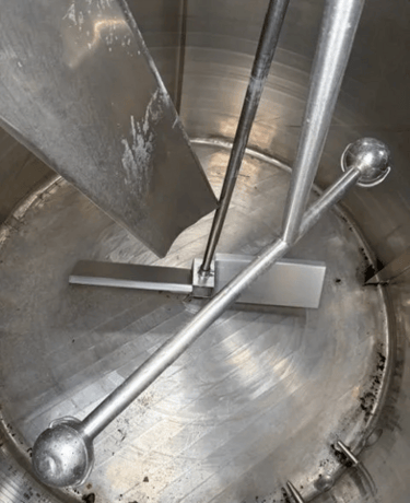 1500 gallon Mojonnier, Stainless Steel Half-Pipe Jacketed Mixing Kettle, 7.5 HP, sweep agitator, top manway - Image 6