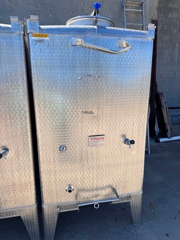 529 gallon Vinquip, Stainless Steel Tote Tank, 48" x 48" square, top & side bottom manways, side bottom - Image 3