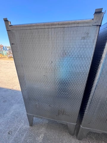529 gallon Vinquip, Stainless Steel Tote Tank, 48" x 48" square, top & side bottom manways, side bottom - Image 6