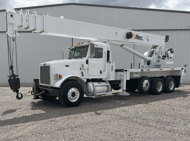 38 Ton, Altec #AC38-127S, truck-mounted hydraulic crane, 127' lift, Peterbilt 365 truck, Caterpillar engine - Image 1