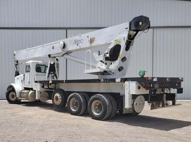 38 Ton, Altec #AC38-127S, truck-mounted hydraulic crane, 127' lift, Peterbilt 365 truck, Caterpillar engine - Image 6