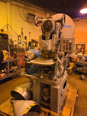 Stokes #R4, powder press, 20 Ton, dual motion, 2-5/8" D, 3" diameter, 15-45 SPM, 5 HP - Image 2