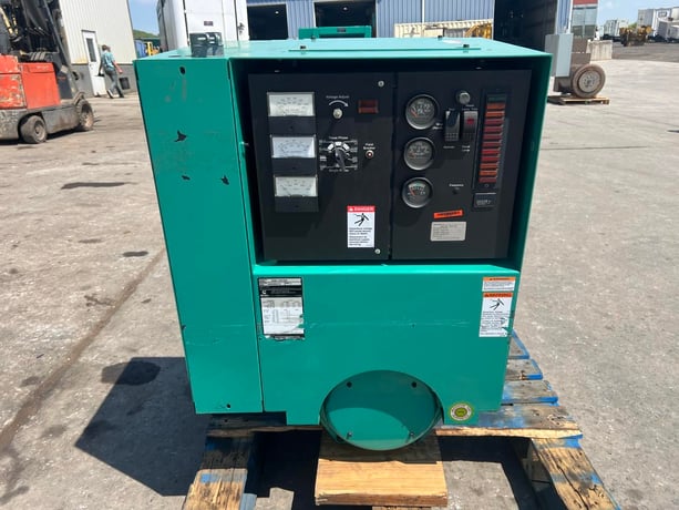 35 KW, 1800 RPM, Cummins/Onan #DGBB-3367339, Generator End, 120/240 Volts, 12 poles, 1833 hours, 1999 - Image 2