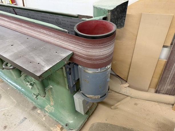 Ekstrom Carlson #112, Oscillating Edge Sander, 11" x 60" table, 58" x 9" platen, 5 HP, 220/440 V., 3 Ph. - Image 5
