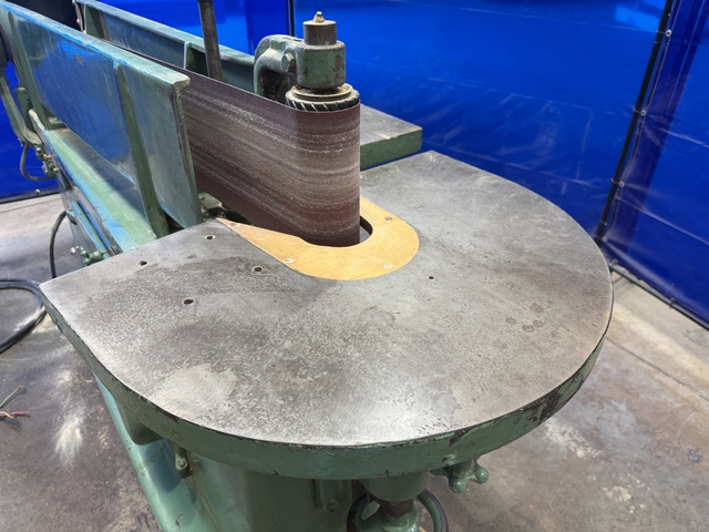 Ekstrom Carlson #112, Oscillating Edge Sander, 11" x 60" table, 58" x 9" platen, 5 HP, 220/440 V., 3 Ph. - Image 10