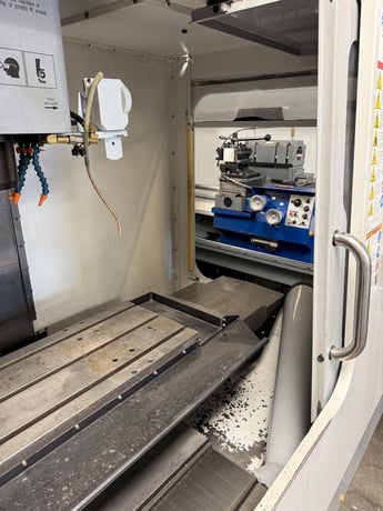 Haas #VF-2B, CNC vertical machining center, 24 automatic tool changer, 30" X, 16" Y, 20" Z, 10000 RPM, #40 - Image 4