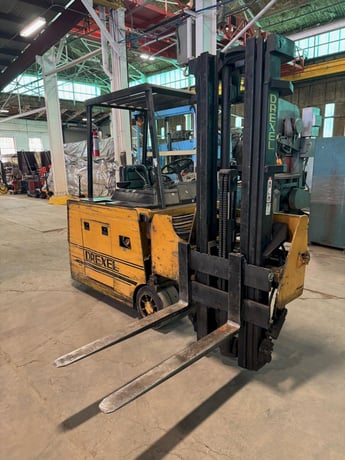 3000 lb. Drexel #SLT-30, narrow aisle swing mast electric forklift, triple stage, side shift, 1997 - Image 7