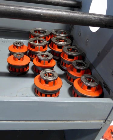 Oster #432, power drive, portable cart, misc. ridgid dies and accessories - Image 2