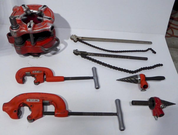 Oster #432, power drive, portable cart, misc. ridgid dies and accessories - Image 4