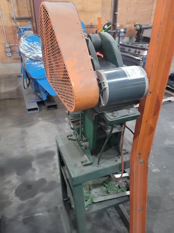 5 Ton, Benchmaster #151, OBI punch press, 1.25" stroke, 7.25" Shut Height, 4" throat, 1" adj., 200-260 SPM - Image 3