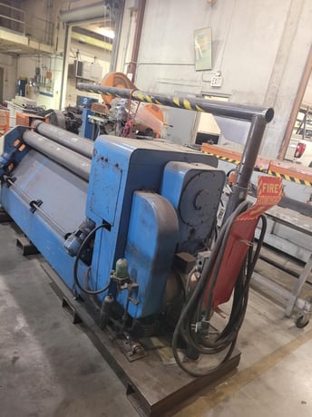 3/16" x 6' Niagara #6-72, pyramid plate bending roll, 6" rolls, 25 FPM, powered drop end, 7.5 HP, pedestal - Image 4