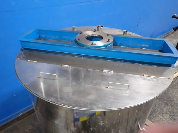 800 gallon Stainless Steel tank, 60" diameter x 65", w/agitator - Image 7