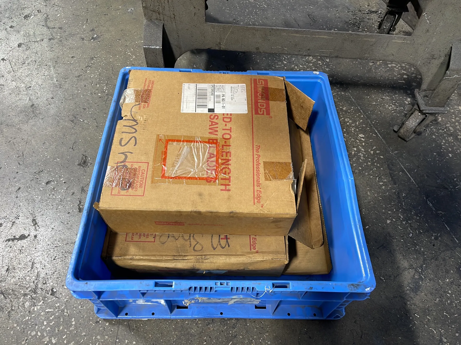 18.5" x 30.5" Roll-In, vertical band saw, 3/4 HP, 1730 RPM - Image 4