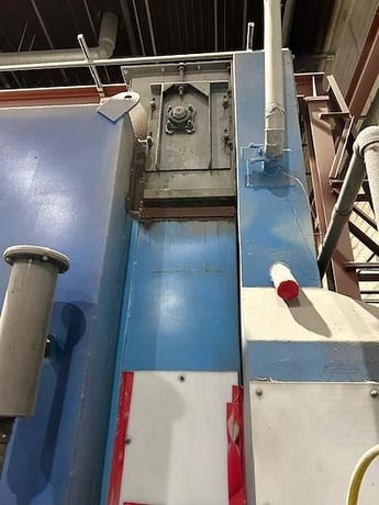 168" wide x 108" high x 180" long BCP, Abrasive Blast Room, 1 nozzle, 20 HP, Clemco 6 cu.ft. blast pot, dust - Image 4