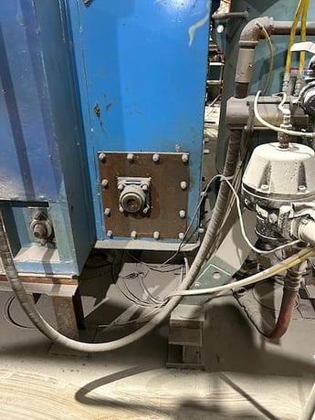 168" wide x 108" high x 180" long BCP, Abrasive Blast Room, 1 nozzle, 20 HP, Clemco 6 cu.ft. blast pot, dust - Image 5