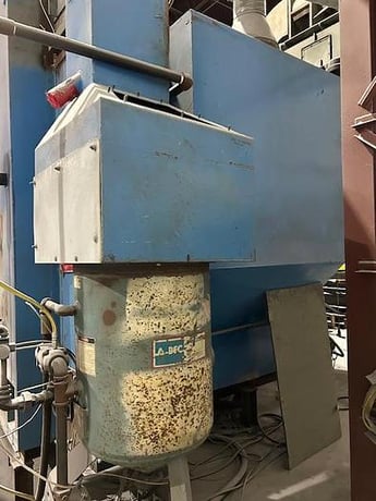 168" wide x 108" high x 180" long BCP, Abrasive Blast Room, 1 nozzle, 20 HP, Clemco 6 cu.ft. blast pot, dust - Image 7