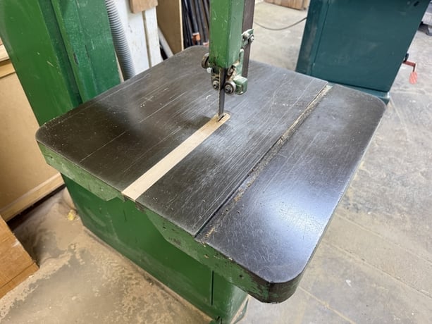 12" x 20" Powermatic #81, vertical Bandsaw, 24" x 24" table - Image 5
