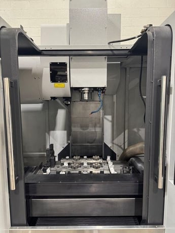 Litz Hitech Mitsubishi #DM-800G, 31.5" X, 19.7'Y, 21.3" Z, 24 automatic tool changer, 20000 RPM, Graphite - Image 4
