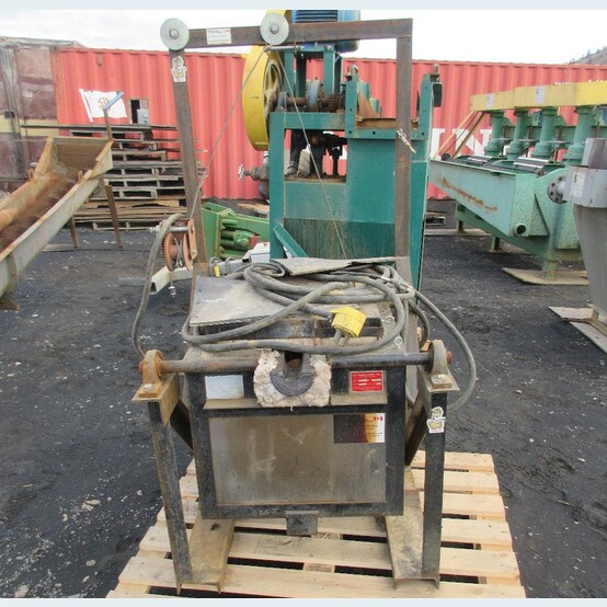 Vcella #TL60, Tilting Electric Furnace, #60 crucible, 2,300°F max., ~200 lb. red brass, 240 V., 45 Amps - Image 2