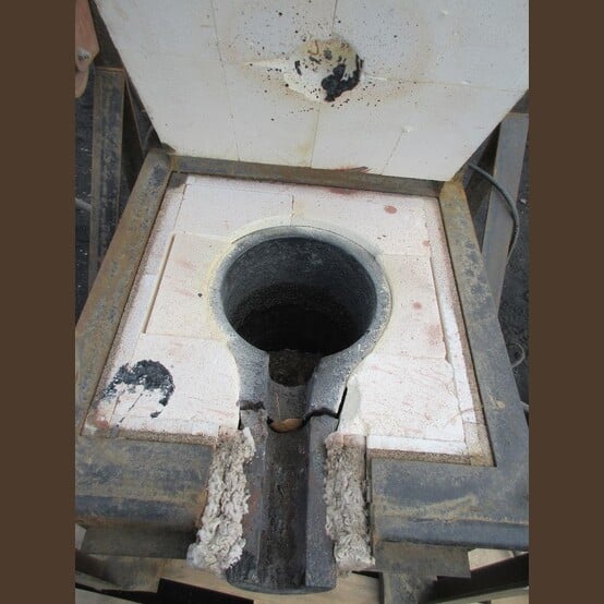 Vcella #TL60, Tilting Electric Furnace, #60 crucible, 2,300°F max., ~200 lb. red brass, 240 V., 45 Amps - Image 3