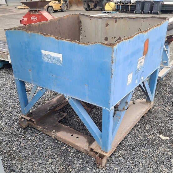 32 cu. ft. Square Steel Feed Hopper, 4' x 4' x 21" deep, 6" diameter discharge with gate valve, on skid - Image 1