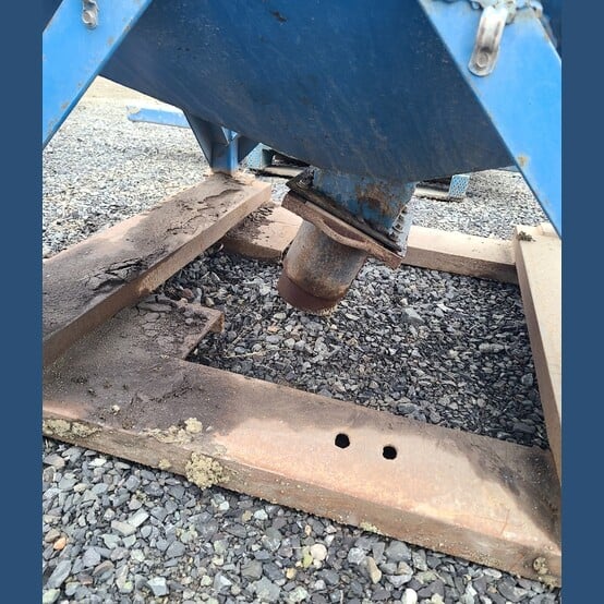 32 cu. ft. Square Steel Feed Hopper, 4' x 4' x 21" deep, 6" diameter discharge with gate valve, on skid - Image 5