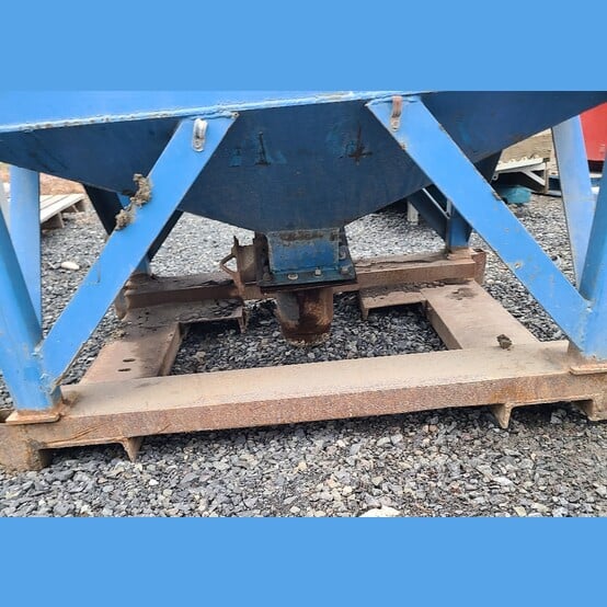 32 cu. ft. Square Steel Feed Hopper, 4' x 4' x 21" deep, 6" diameter discharge with gate valve, on skid - Image 6