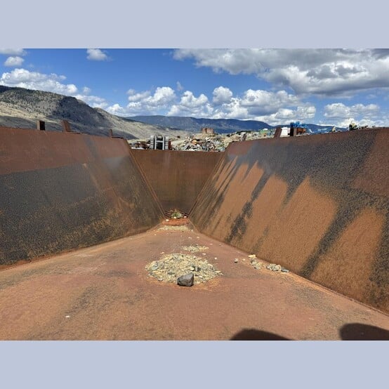23' long x 6.75' wide Hopper, 23' x 81" x 65" deep, 10" diameter discharge, H-beam frame, on skid - Image 7