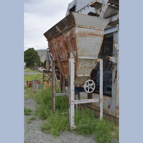 30" deep x 7' wide Hopper, 7' x 30" x 6' high, 12" adjustable knife outfeed, on 5" x 5" angle legs - Image 1