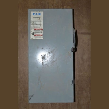 100 Amp. Cutler Hammer, Non-Fusible Disconnect Switch, 240 Volts, single phase - Image 1