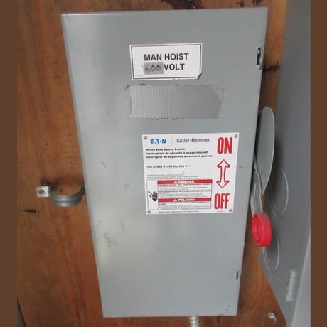 100 Amp. Cutler Hammer, Fusible Disconnect Switch, 600 VAC - Image 1