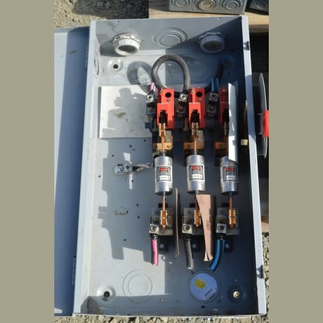 200 Amp. Cutler Hammer, Fusible Disconnect Switch, 600 Volts - Image 1