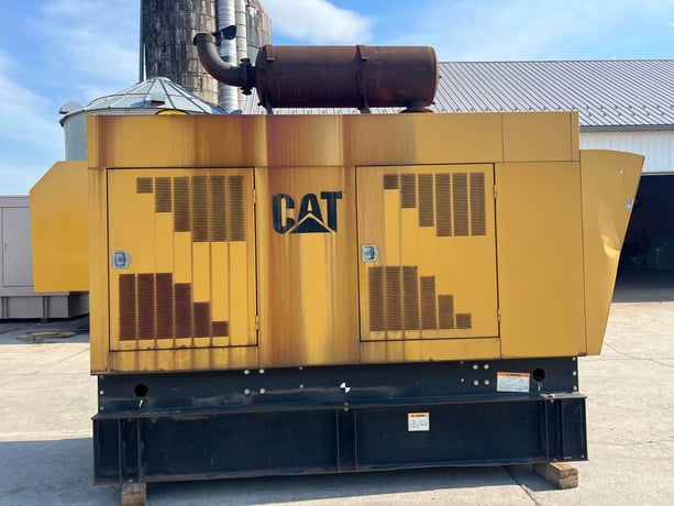 300 KW Caterpillar #SR-4B, Diesel Generator Set, 208 Volts, 1800 RPM, circuit breaker, 3PH, 616 hours, 1999 - Image 4