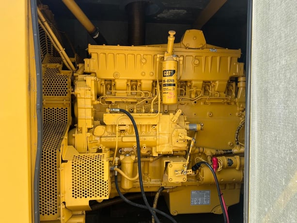 300 KW Caterpillar #SR-4B, Diesel Generator Set, 208 Volts, 1800 RPM, circuit breaker, 3PH, 616 hours, 1999 - Image 7