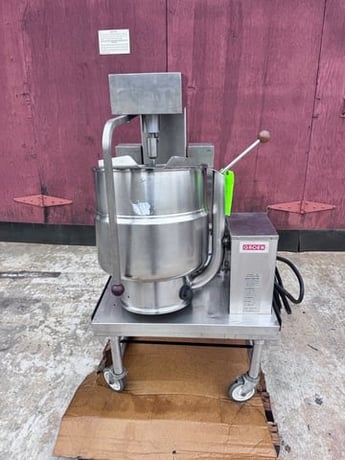 10 gallon Groen #TDB/7-40, Electrically Heated Steam-Jacketed Kettle w/ Scraper Agitator, 50 psi @ 300°F - Image 2