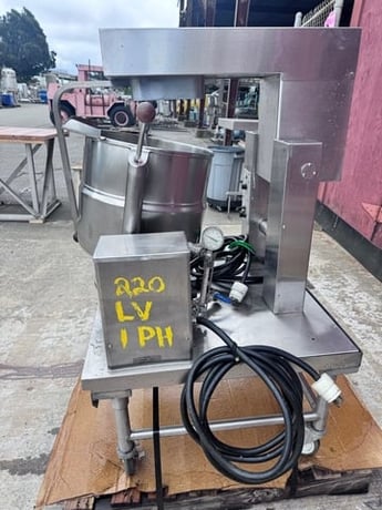 10 gallon Groen #TDB/7-40, Electrically Heated Steam-Jacketed Kettle w/ Scraper Agitator, 50 psi @ 300°F - Image 5
