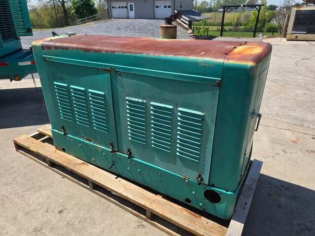 45 KW Onan, LP gas generator, Ford 4.9L engine, enclosed, 1 phase, 988 hours, 1989 - Image 4