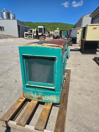 45 KW Onan, LP gas generator, Ford 4.9L engine, enclosed, 1 phase, 988 hours, 1989 - Image 5