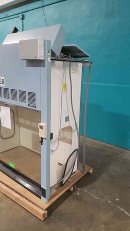 Hamilton #Safe-Aire, 5' chemical fume hood, 60" benchtop, w/airflow monitor - Image 2