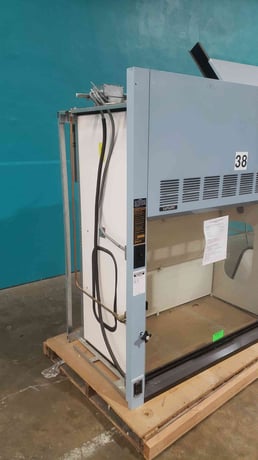 Hamilton #Safe-Aire, 5' chemical fume hood, 60" benchtop, w/airflow monitor - Image 3