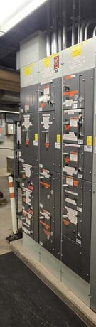 Westinghouse Advantage, motor control center, 1200 amp, 480 Volts, 3 phase, 13 switches, size 1-4 - Image 3
