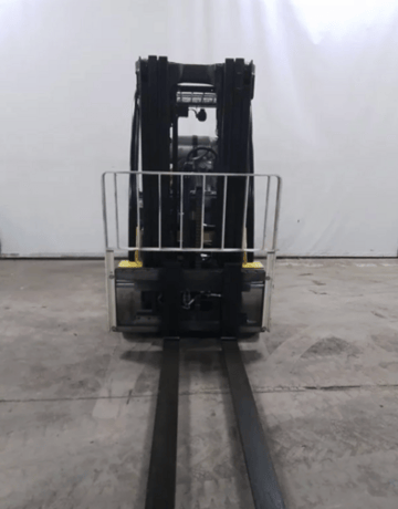 8000 lb. Yale #GLC080VX, LPG forklift, 3-stage mast, 3-way hydraulic controls, side shift, cushion tires - Image 2